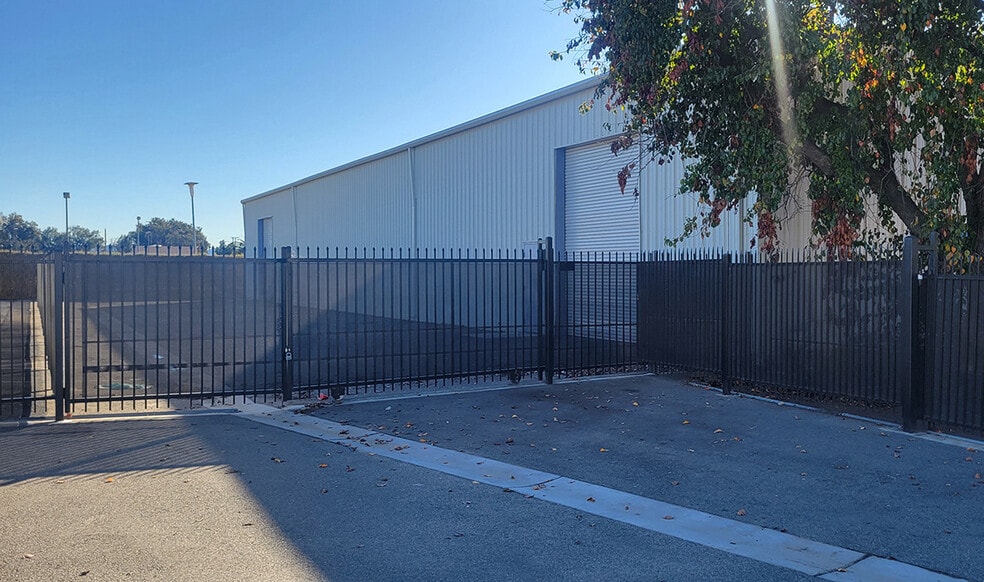 Primary Photo Of 445 E Menlo Ave, Hemet Warehouse For Sale
