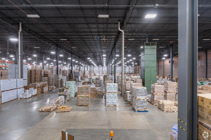 More Photos Of 1122 Longford Rd, Oaks Warehouse For Lease