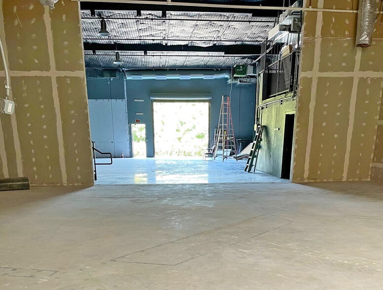 More Photos Of 6383 Rose Ln, Carpinteria Warehouse For Lease