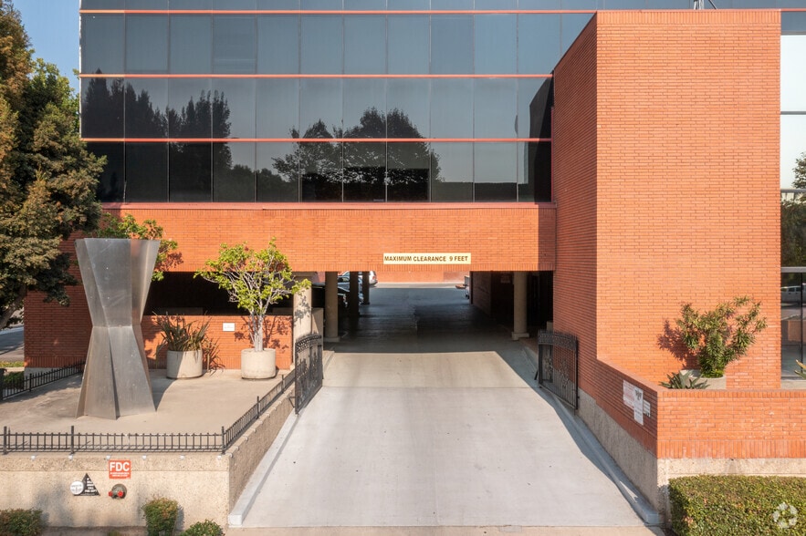 More Photos Of 203 N Golden Circle Dr, Santa Ana Office For Lease