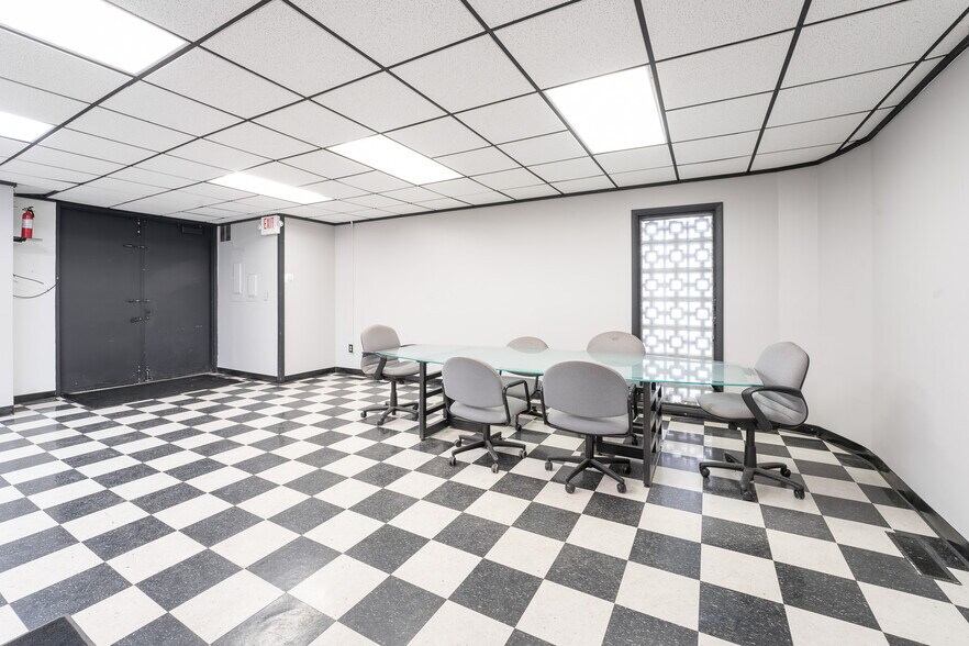 More Photos Of 901 Riverview Dr, Kalamazoo Auto Repair For Sale