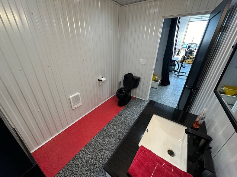More Photos Of 6903 Backcountry Ave, Billings Distribution For Lease