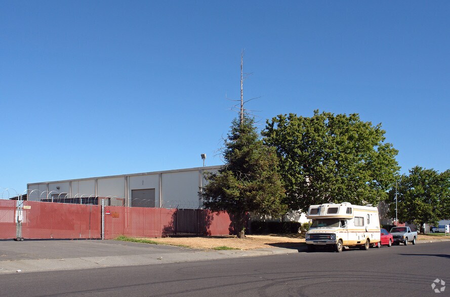 More Photos Of 5700-5750 88th St, Sacramento Warehouse For Lease