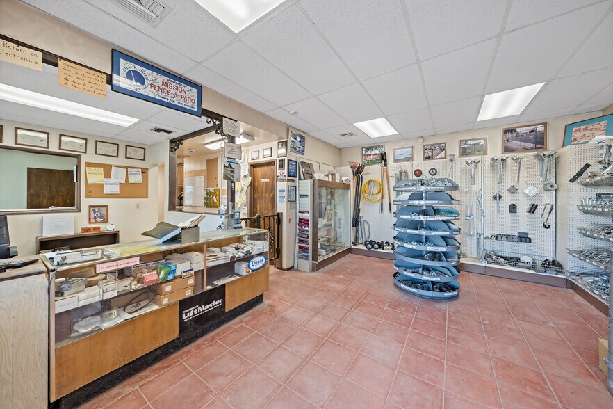 More Photos Of 8464 Garvey Ave, Rosemead Contractor Storage Yard For Sale