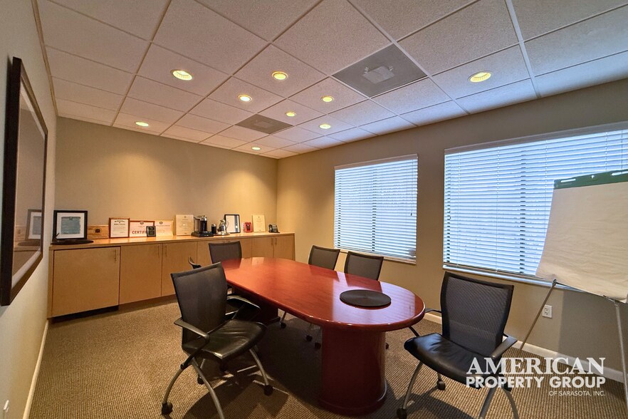 More Photos Of 7085 S Tamiami Trl, Sarasota Office For Sale