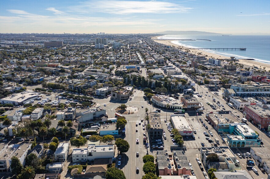 More Photos Of 1501 Main St, Venice Storefront Retail Office For Lease