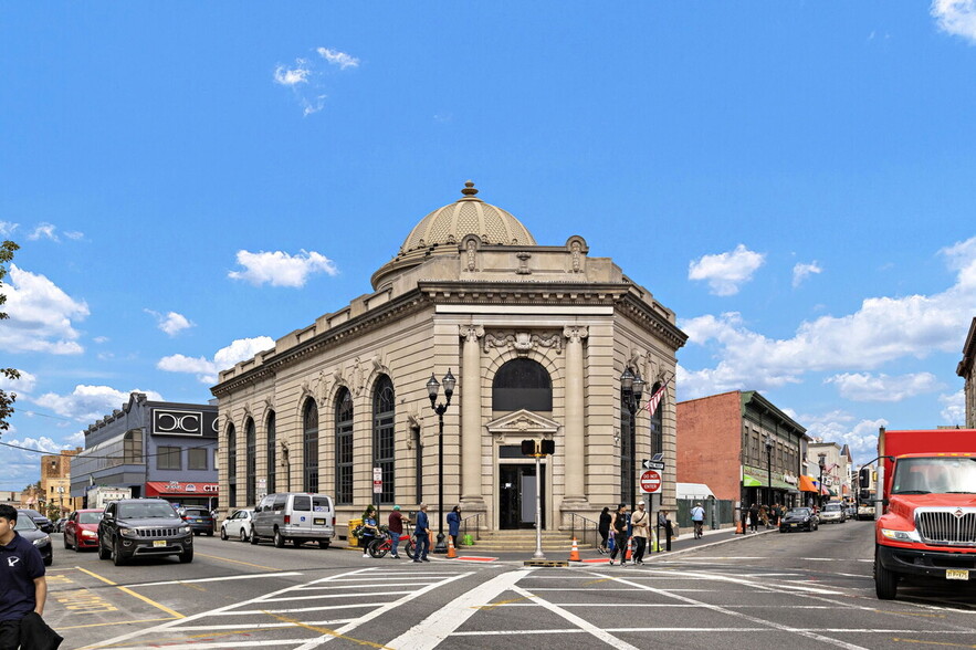 Primary Photo Of 3201 Bergenline Ave, Union City Bank For Lease