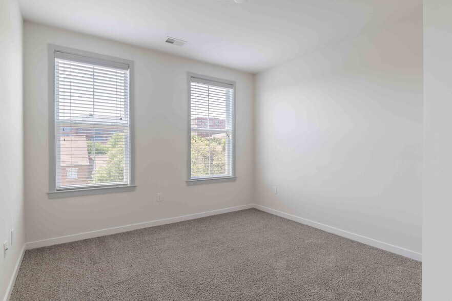 More Photos Of 101 N Wolfe St, Baltimore Apartments For Lease