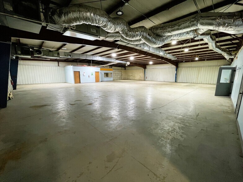 More Photos Of 11190 State Highway 64 E, Tyler Showroom For Lease