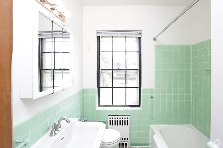 More Photos Of 3333 Grand Ave, Des Moines Apartments For Sale