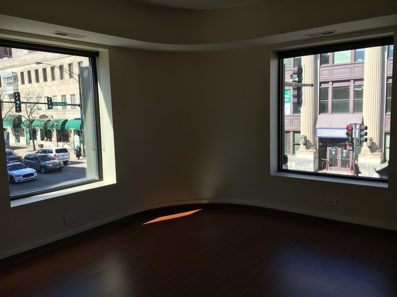More Photos Of 134-138 N Marion St, Oak Park Storefront Retail Office For Lease