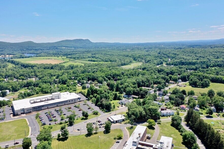 More Photos Of 31-33 Chapel St, Northampton Auto Repair For Sale