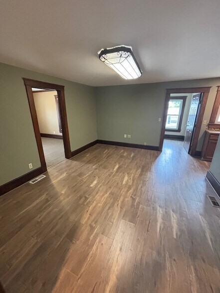 More Photos Of 150 Court St, Chardon Office Residential For Lease