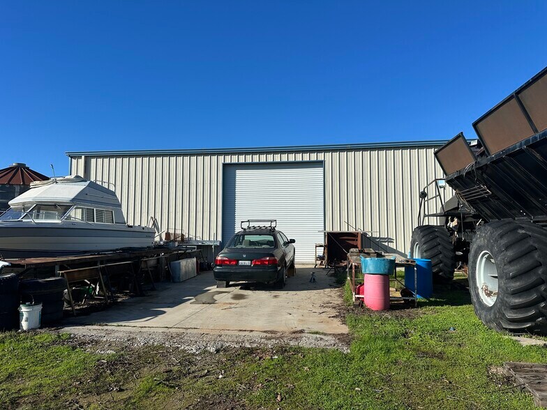 More Photos Of 6738 Greenbay Rd, Arbuckle Land For Lease