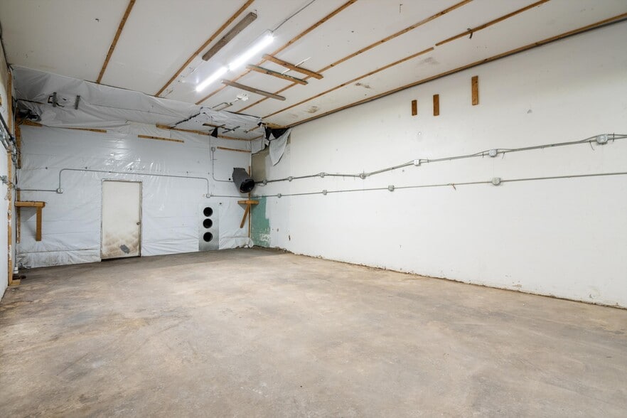 More Photos Of 300 E 8 Mile Rd, Detroit Warehouse For Lease
