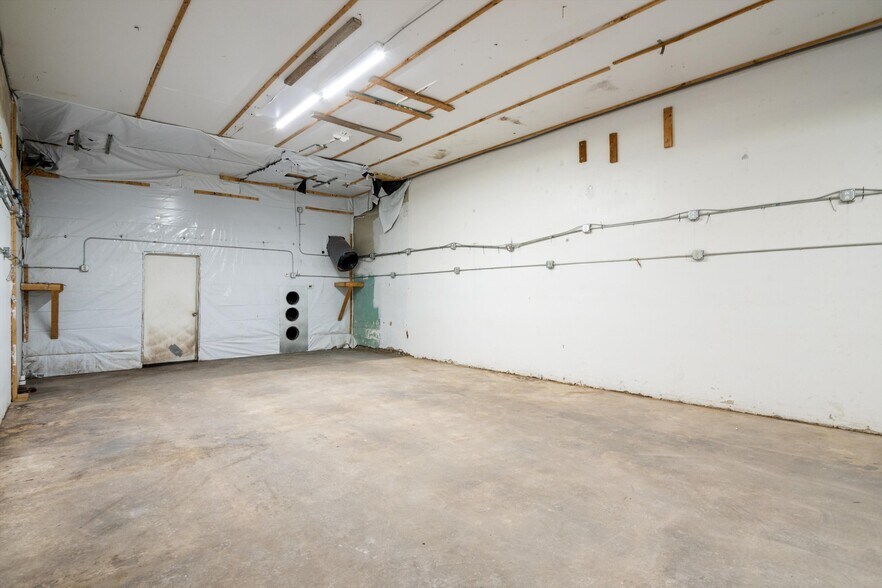 More Photos Of 300 E 8 Mile Rd, Detroit Warehouse For Lease