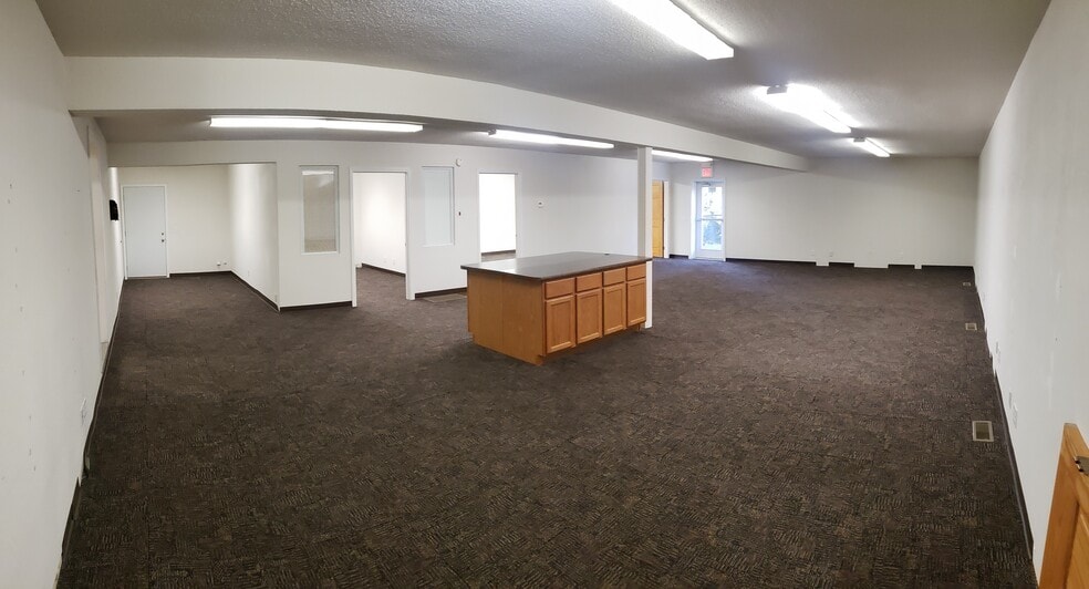 More Photos Of 528 E Main St, Park Hills Unknown For Lease