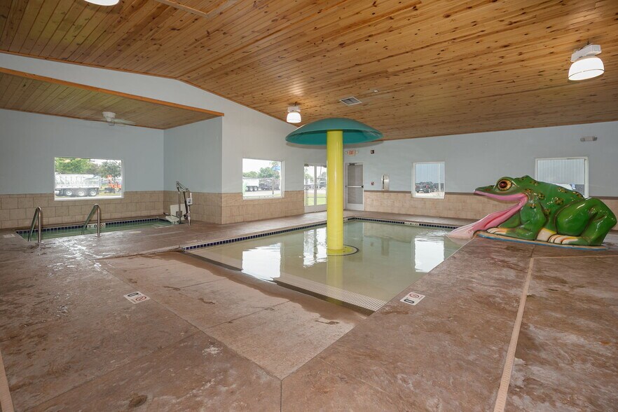 More Photos Of 435 16th Ave NW, Rochester Hotel For Sale