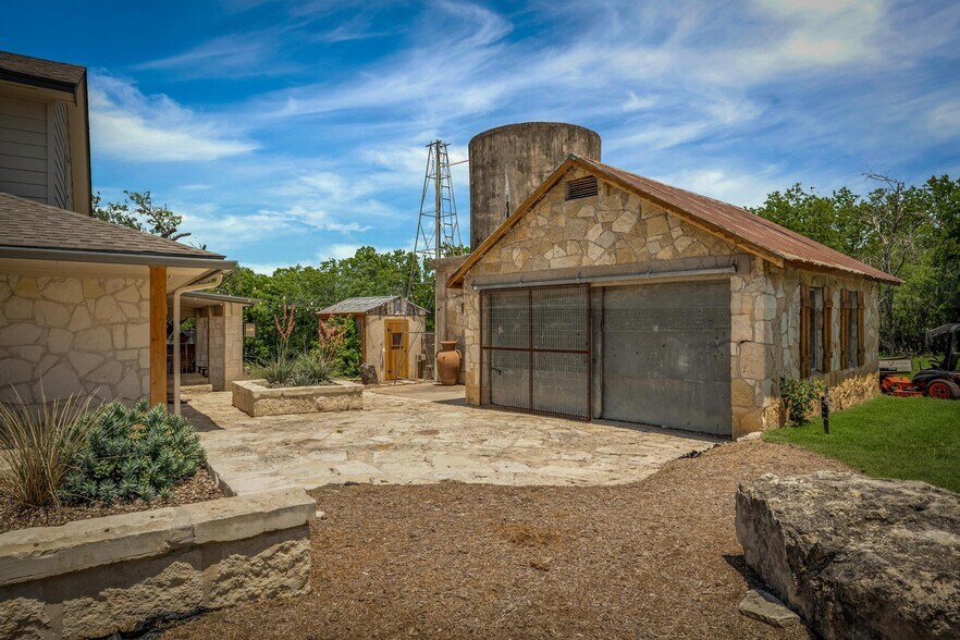 More Photos Of 6 US Highway 87, Comfort Office For Sale