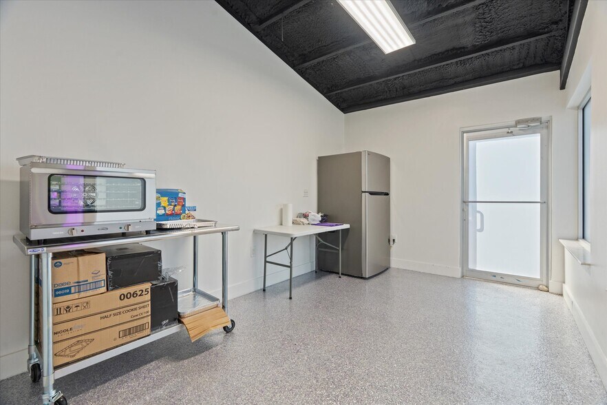 More Photos Of 389 N Us-17-92, Longwood Auto Dealership For Lease