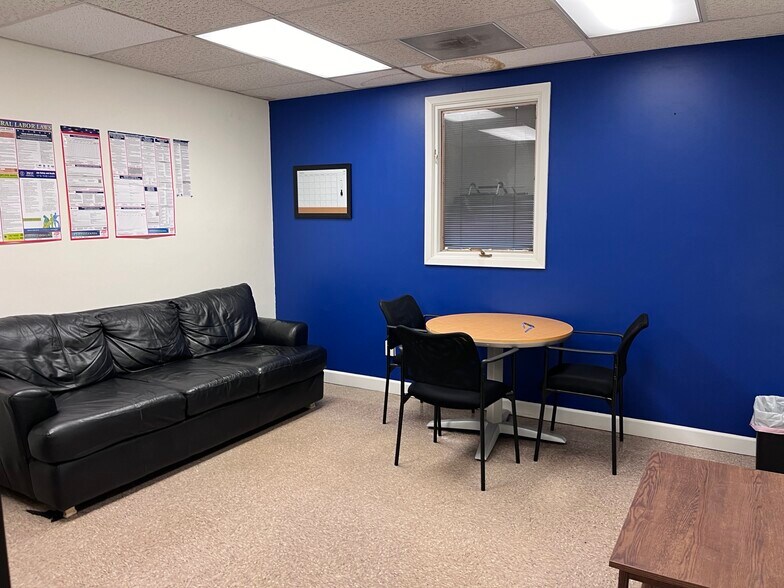 More Photos Of 513 Hertzog Blvd, King Of Prussia Research And Development For Lease