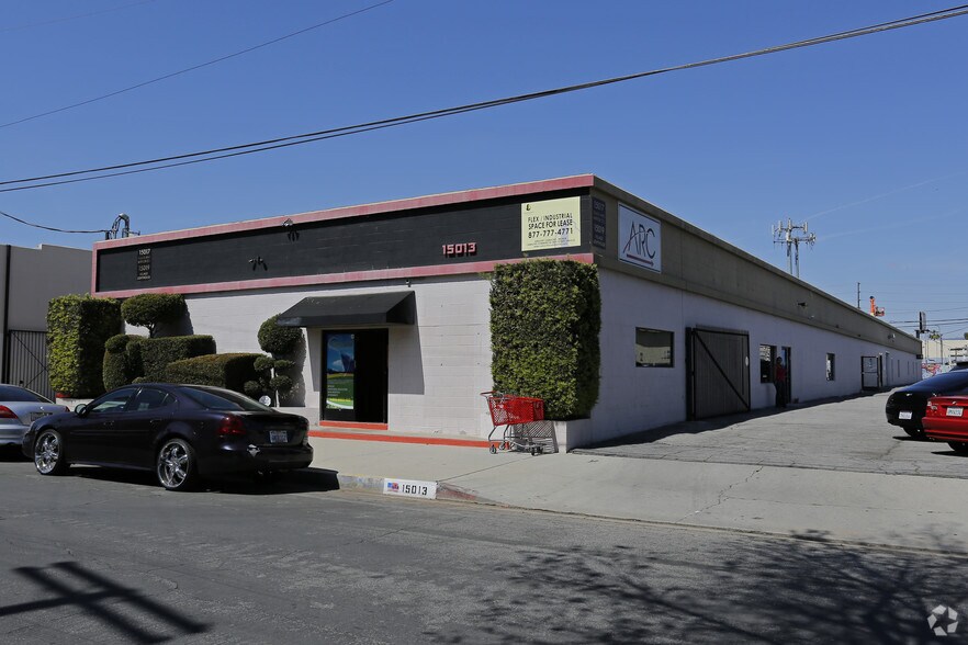 Primary Photo Of 15013-15019 Califa St, Van Nuys Manufacturing For Lease