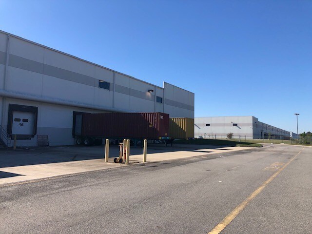 More Photos Of 1010 CenterPoint Dr, Suffolk Distribution For Lease
