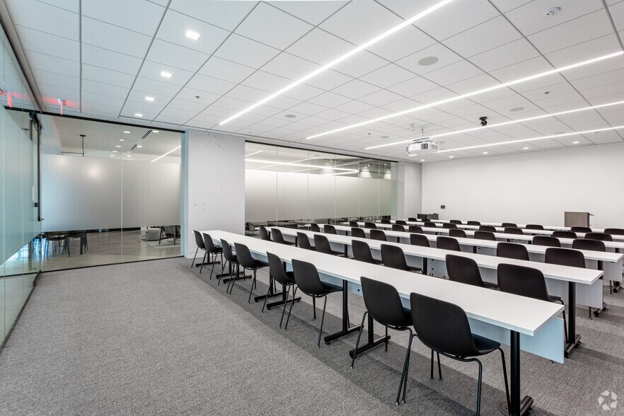 More Photos Of 1100 Main St, Kansas City Office For Lease