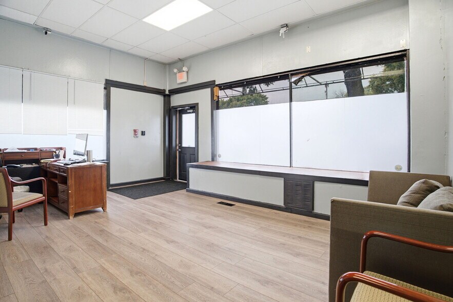 More Photos Of 3659 S Cedar Ave, Minneapolis Storefront Retail Office For Sale