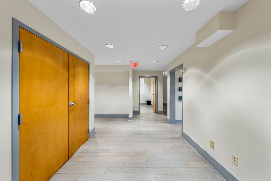 More Photos Of 3 Mapleton Rd, Princeton Office For Sale