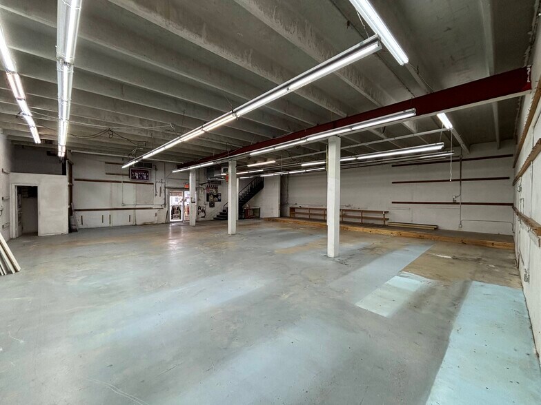 More Photos Of 560 NW 27th St, Miami Freestanding For Lease