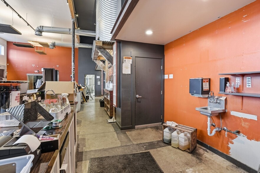 More Photos Of 4110 S Bowdish Rd, Spokane Flex For Sale