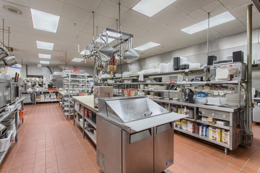 More Photos Of 96 Beach Rd, Salisbury Beach Storefront Retail Residential For Sale