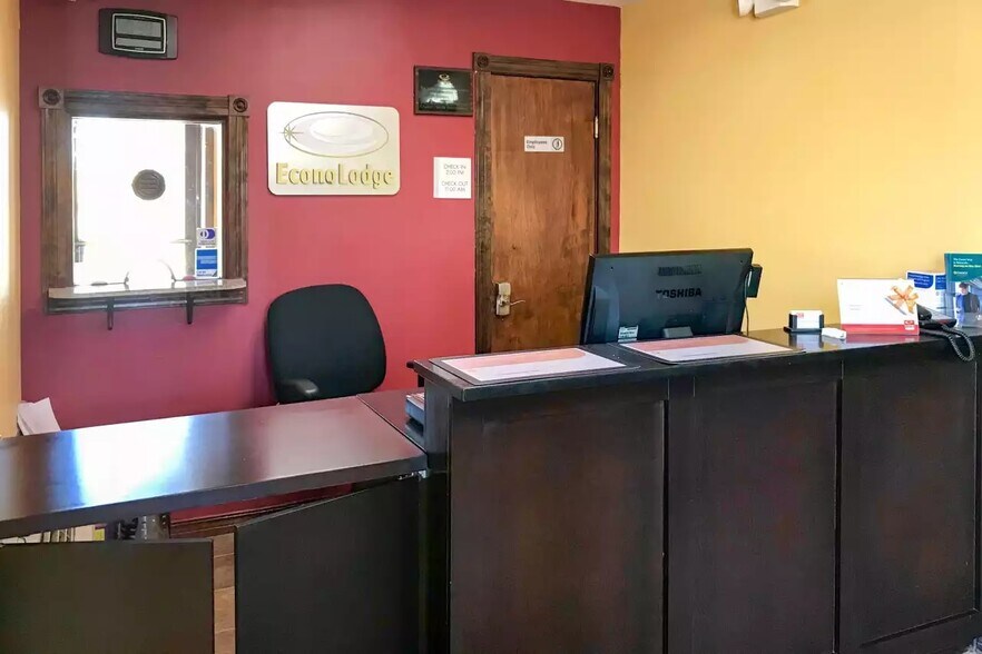 More Photos Of 2122 S Ok-74 Hwy, Purcell Hotel For Sale