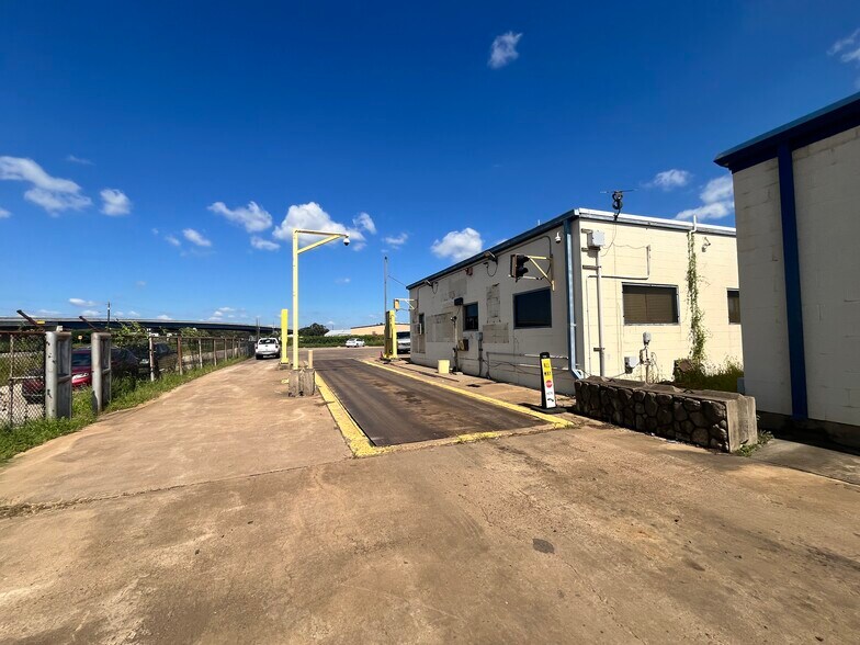 More Photos Of 513 Moffet Rd, Clute Warehouse For Sale