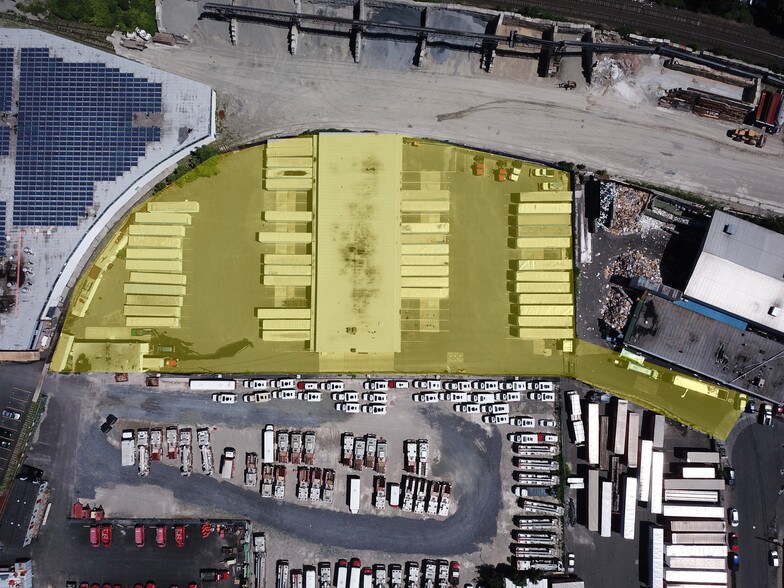 More Photos Of 1 Railroad Pl, Maspeth Warehouse For Lease