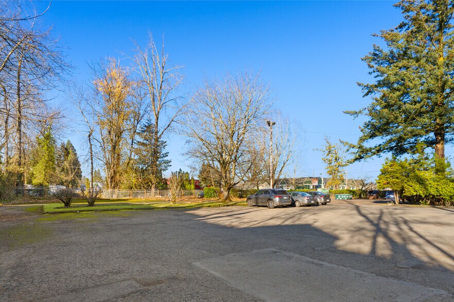 More Photos Of 1190 NE Division St, Gresham Warehouse For Lease