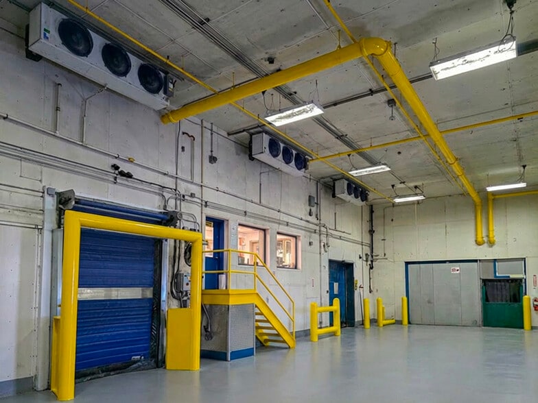 More Photos Of 1015 New York Ave, Toledo Distribution For Sale