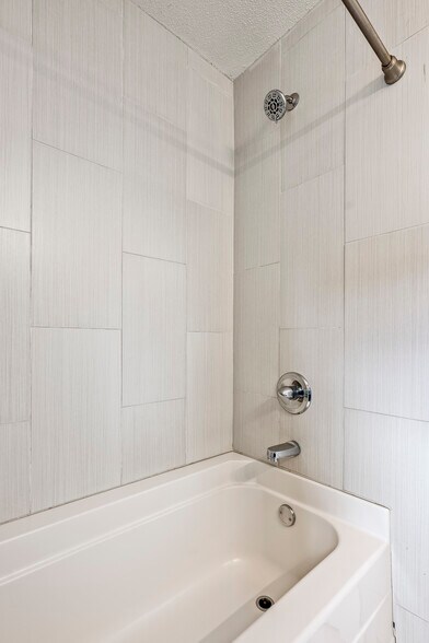 More Photos Of 110 SE 13th St, Bentonville Flex For Sale