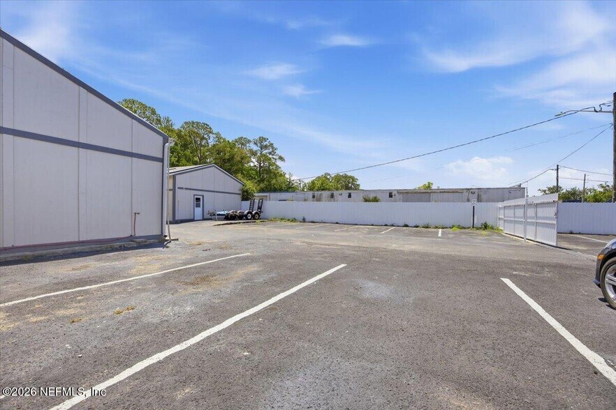 More Photos Of 3545 St Augustine Rd, Jacksonville Warehouse For Lease