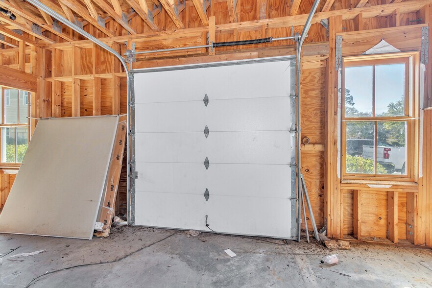 More Photos Of 100 Timber Trail Rd, Richmond Hill Office For Sale