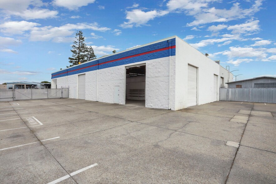 More Photos Of 7711 Murray Dr, Stockton Flex For Sale