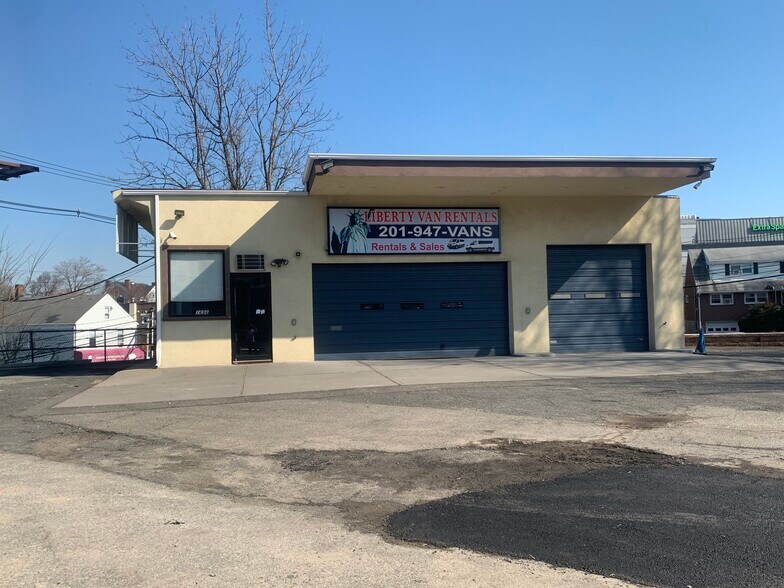 More Photos Of 1696 Bergen Tpke, Fort Lee Auto Dealership For Sale