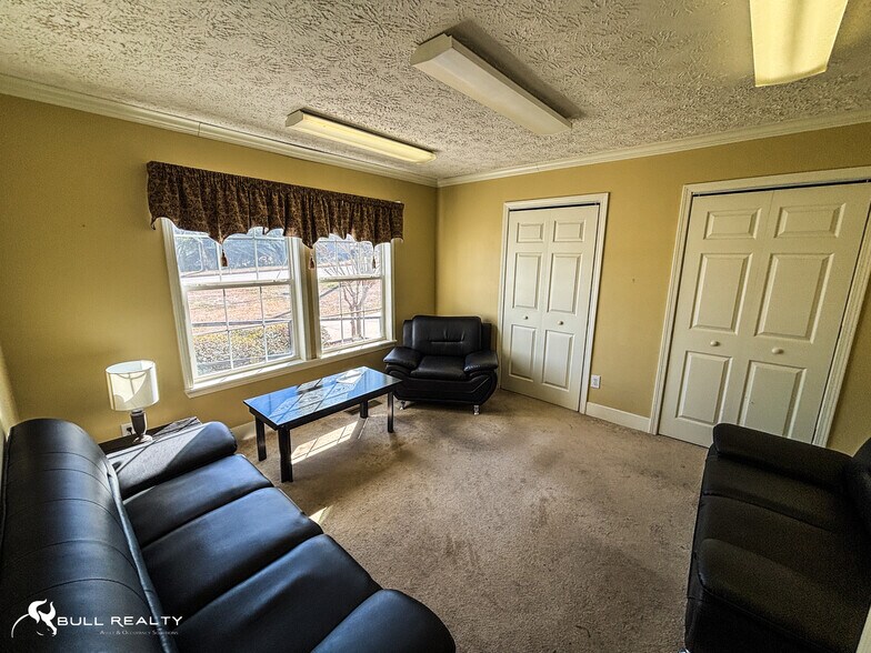 More Photos Of 201 E Clinton St, Gray Office For Sale