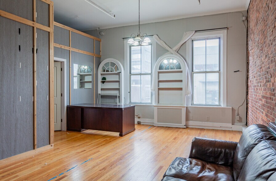 More Photos Of 496-498 Congress St, Portland Storefront Retail Office For Sale