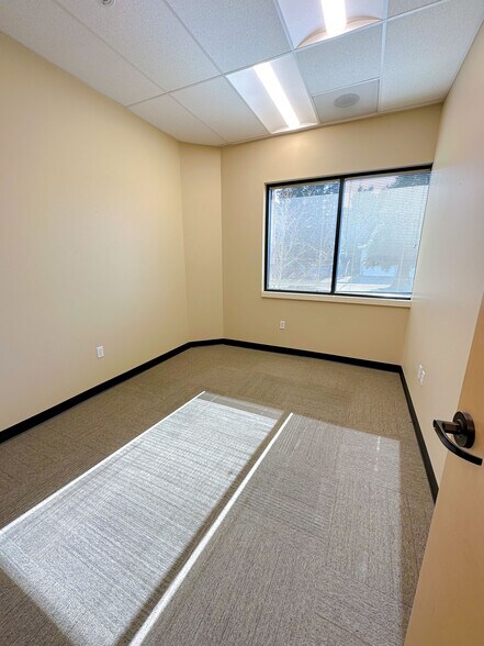 More Photos Of 5121 Skyline Village Loop S, Salem Medical For Sale