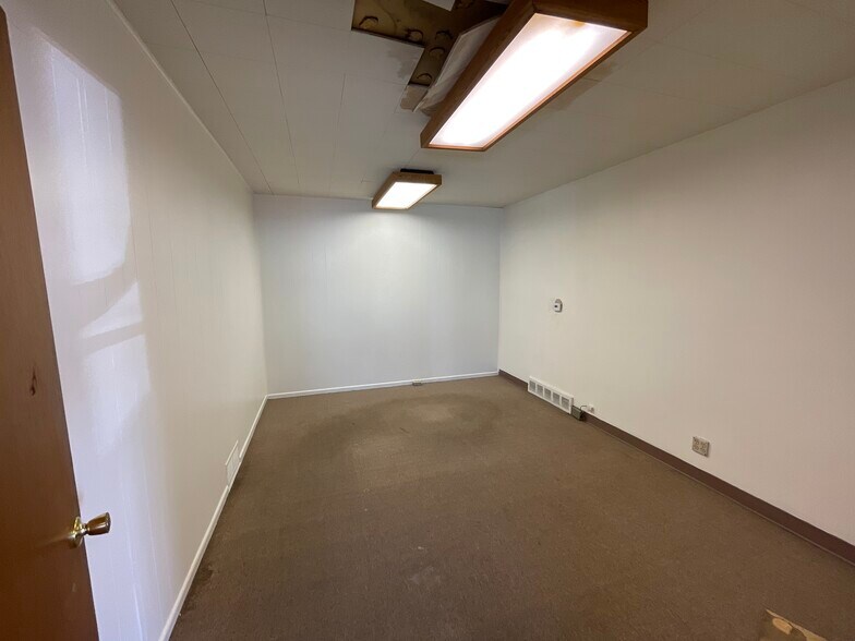 More Photos Of 420 S Federal Blvd, Denver Office For Sale