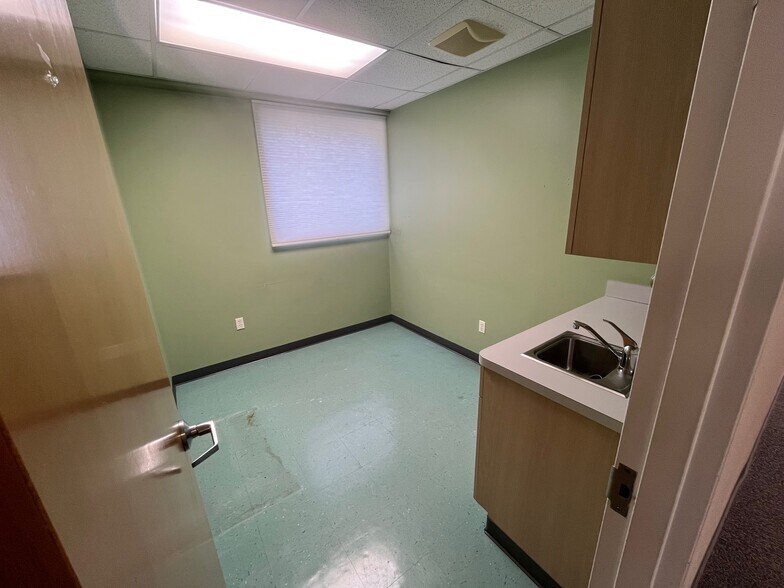 More Photos Of 42 Locust Ave, Wallington Medical For Lease