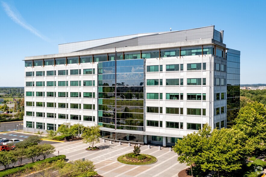 More Photos Of 21000 Atlantic Blvd, Dulles Office For Lease