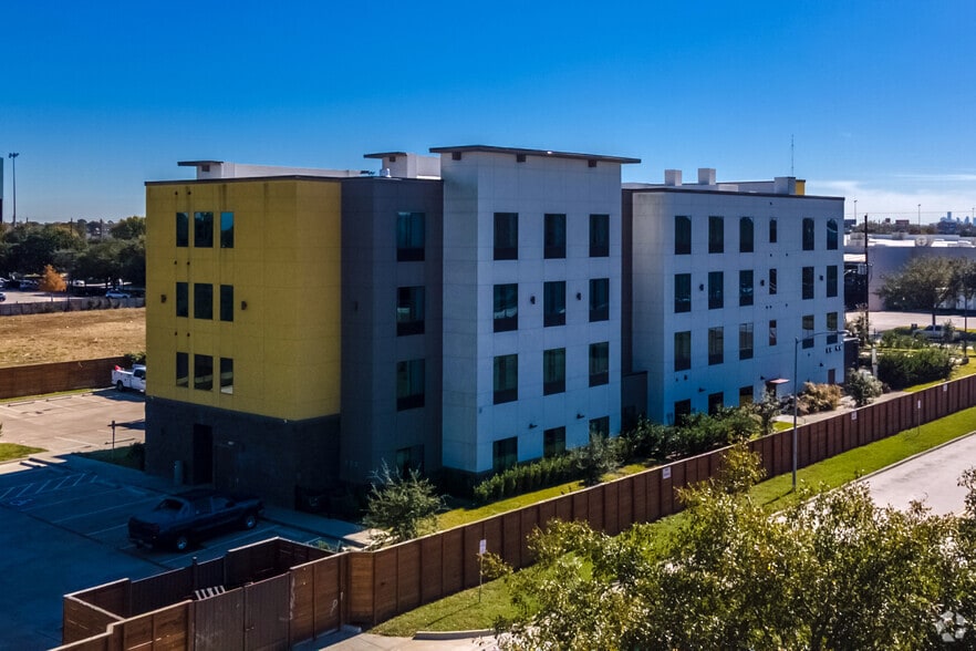 More Photos Of 220 Greens Landing Dr, Houston Hotel For Sale